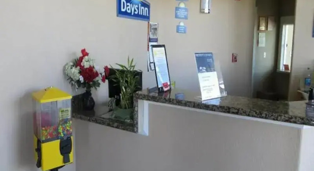 American Inn Stockton, Забронировать Мини-отель Мини-отели Стоктон, рядом с Historic Bob Hope Theatre, Мини-отель
