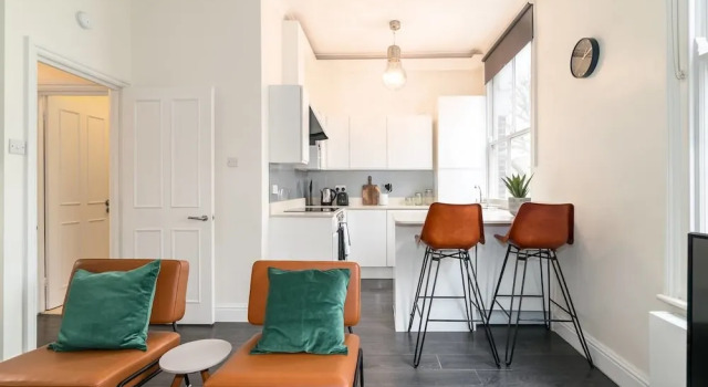 Modern 2BR Home in West London!