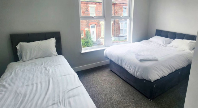 The Red Lounge House - sleeps 14