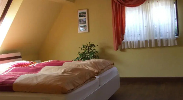 Haus am Kastanienwald, Забронировать Отель Дёрренбах Рейнланд-Пфальц