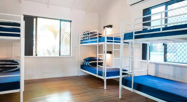 Кровать в общем номере Wake Up! Byron Bay