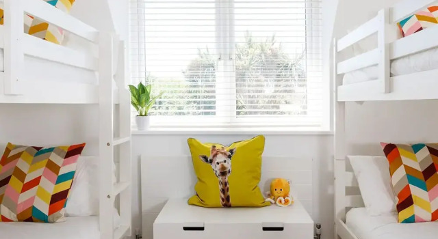 Коттедж Gorgeous home for 12 - Walk to Beach - Sea View