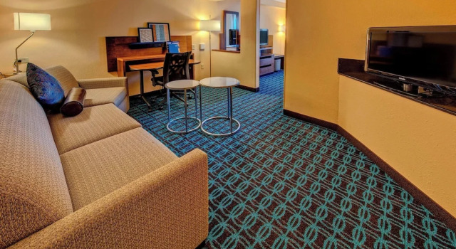 Двухместный люкс Fairfield Inn and Suites by Marriott Orlando Near Universal Orlando