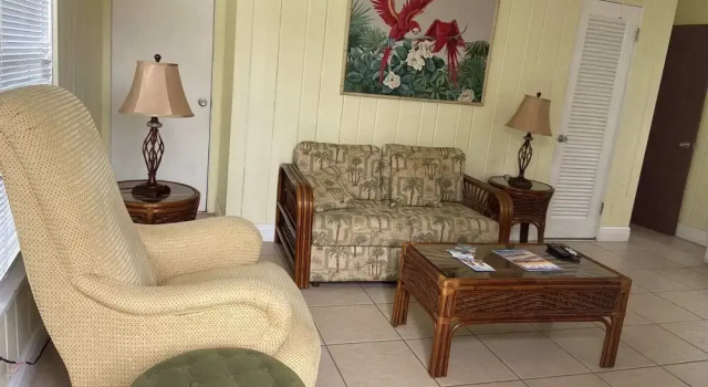 Holiday Court 01 - Surfside