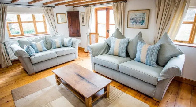 Beautiful 3 Bedroom Cottage - Picturesque Retreat, Varaa Lomakoti Mökit kohteessa Merseyside, Mökki