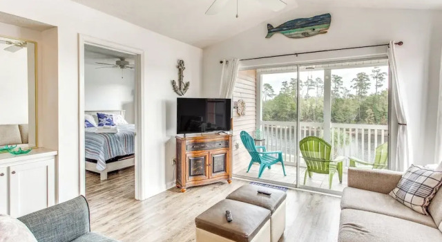 Myrtle Beach Waterfront Condo: 5 Mi to Boardwalk!