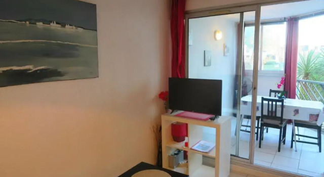 Appartement residence avec piscine a deux pas des plages, Rezerwuj Apartament Hotele w Camargue z parkingiem, Parking