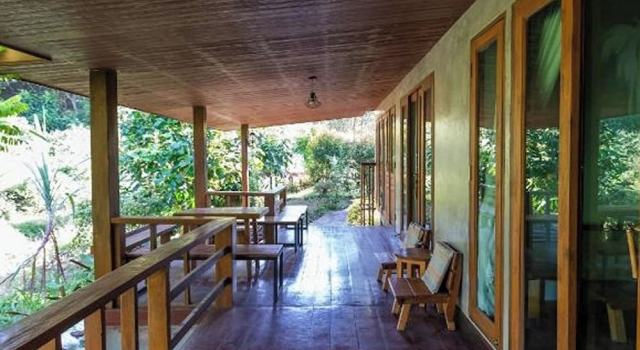 Полулюкс с балконом Lion Cafe Resort