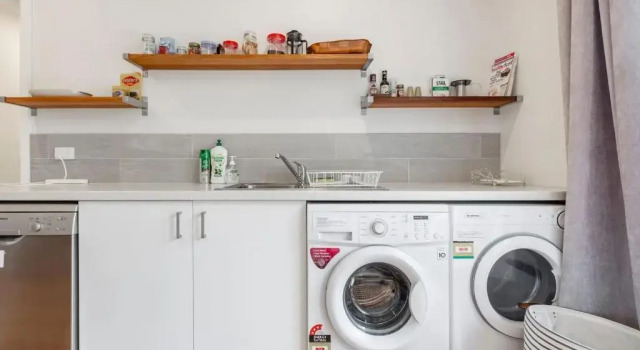 ☆Spacious Bungalow☆5min walk to station☆5min to Box Hill☆WiFi☆Parking