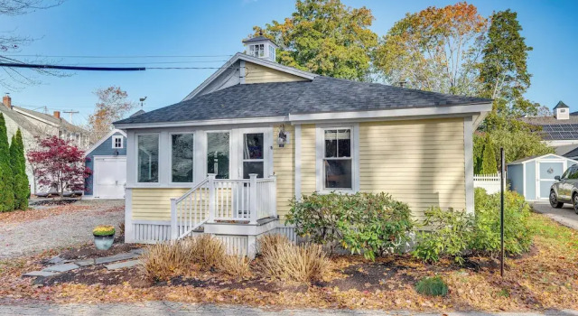Коттедж < 1 Mi to Beach! Kennebunk Cottage w/ Yard