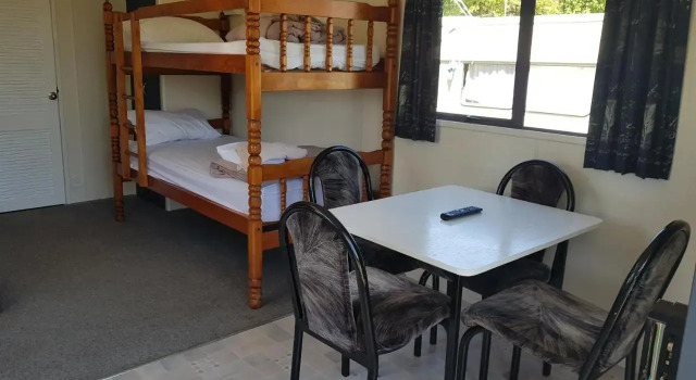 Te Puru Holiday Park, Rezerwuj Hotel Hotele w Auckland Region z parkingiem, Parking