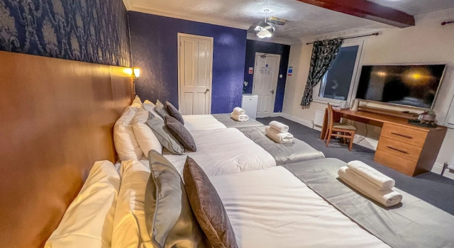 Трёхместный номер Premium с видом на гавань Quayside Hotel & Bar