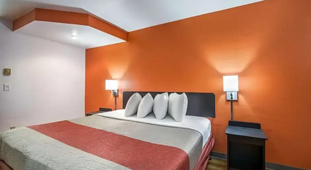 Люкс Motel 6-Madison, WI - East