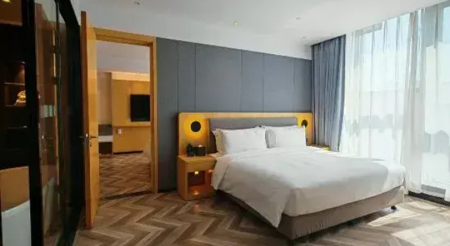 Семейный люкс Deluxe с 2 комнатами Holiday Inn Xi’an High Tech Zone by IHG