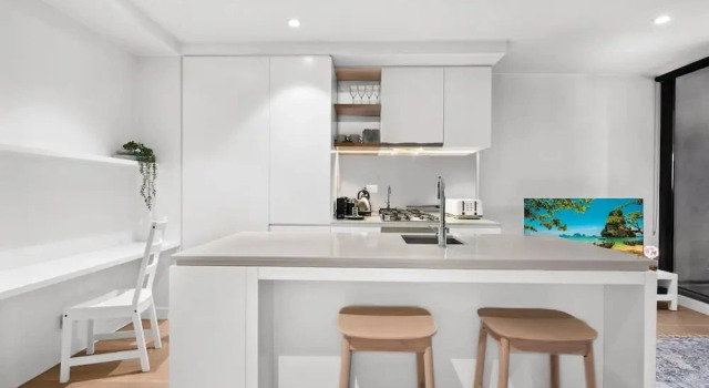 Stylish Apartment in Ikebana Complex, Забронировать Апартаменты/квартира Мельбурн Melbourne Region, рядом с Federal Court of Australia