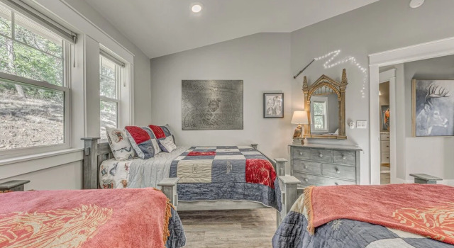 Коттедж с 4 комнатами с балконом Ruidoso Home w/ Hot Tub & National Forest Access!