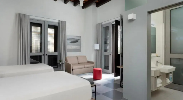 Четырёхместный номер Deluxe Palacio Provincial San Juan, Adults only, Curio Collection by Hilton