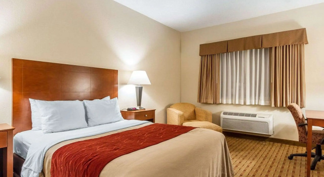 Quality Inn & Suites Eau Claire University Area, Забронировать Отель Отели О-Клэр 4 звезды, рядом с HSHS Sacred Heart Hospital, 4*