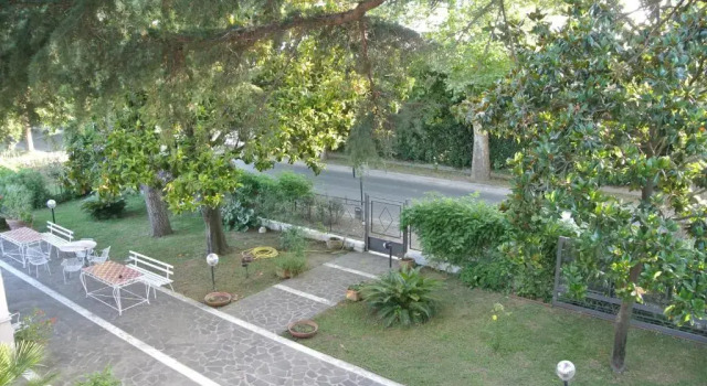 Четырёхместный номер Standard с балконом Villa Nicodemo