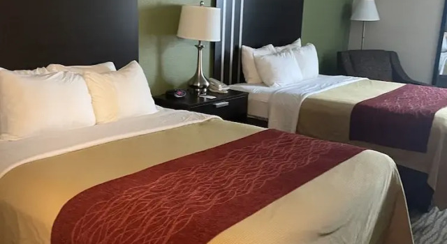 Четырёхместный номер Standard Inn at Clinton