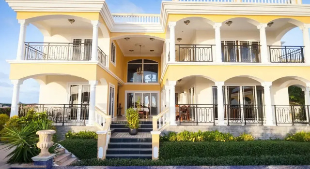 Villa with Spectacular Sea View