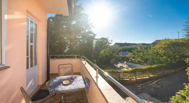 1-bedroom Apartment in Krk - Steps From the Beach!, Забронировать Апартаменты/квартира Отели Крка с парковкой, рядом с Krk Harbour, Парковка