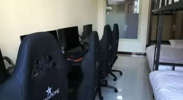 Кровать в общем номере Xuefu E-sports Hotel (Jiamusi University)