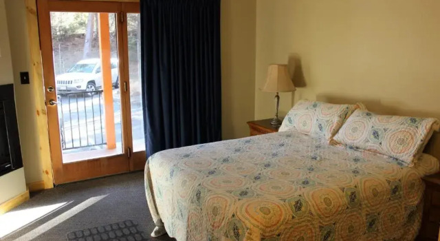 Одноместный номер Standard 4 Seasons Inn on Fall River
