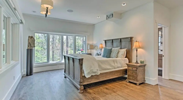 Enchanting Tryon Home w/ Hot Tub ~ 14 Mi to Tiec!, Buchen Sie Ferienhaus Tryon North Carolina