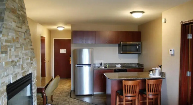 Двухместный люкс Premier Medallion Inn and Suites