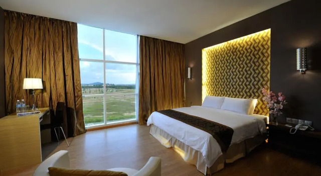 Номер Premier Courtyard Hotel 1Borneo