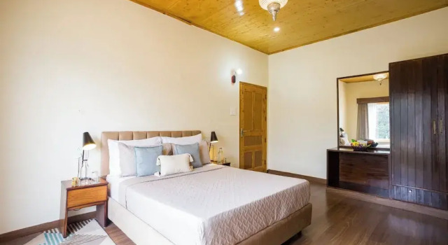 Номер Deluxe Alaya Stays Luuma Luxury Villa - Hillside 5-BHK Villa Amidst Pines With Garden, Balcony & Lounge