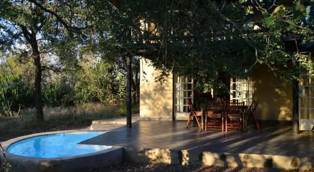 Kruger River Villas - Mtombo, Забронировать Вилла Отели Барбертон с бассейном, Бассейн