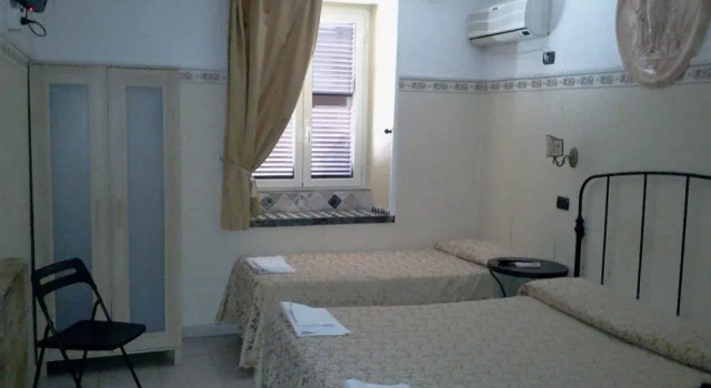 Hotel Lucia, Забронировать Отель Отели Рима с парковкой, рядом с Станция метро Manzoni, Парковка