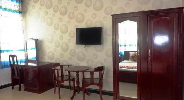 Четырёхместный семейный номер Standard Thi Long Phụng Hotel