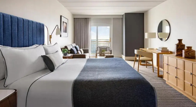 Двухместный номер с балконом и с видом на воду Newport Harbor Island Resort