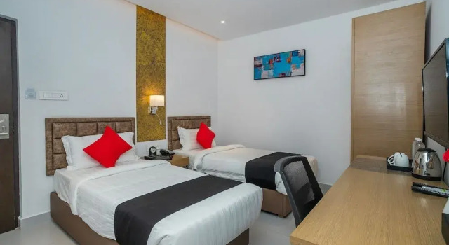 Capital O 36137 Vihaari 24 Business Hotel