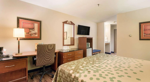 Двухместный номер Standard AmericInn by Wyndham Lake Mills