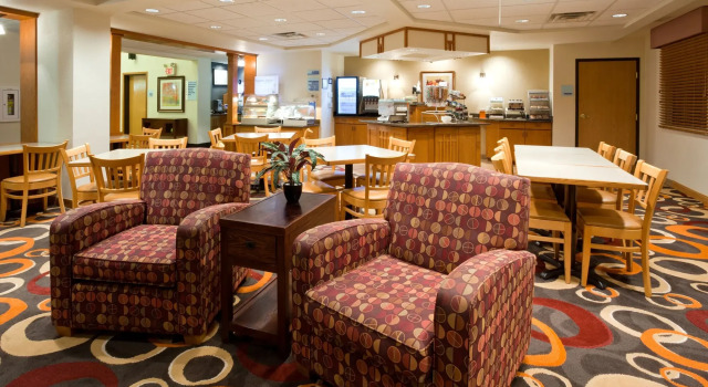 Holiday Inn Express & Suites Worthington by IHG, Varaa Hotelli Worthington Minnesota