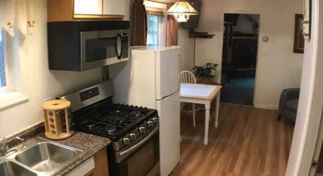 Люкс 7 Gables Inn & Suites