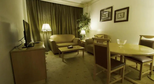 Полулюкс Hofuf Hotel