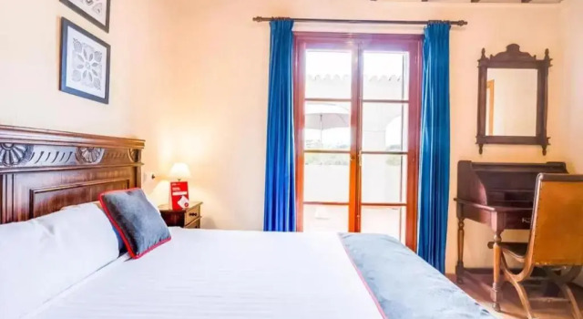 Полулюкс Hotel Torre San Juan