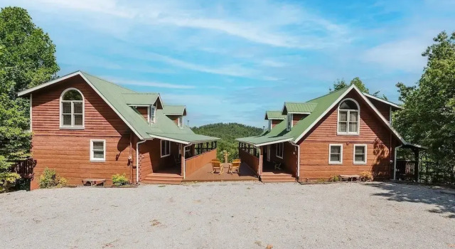 Кровать в общем номере Olde Tyme Way Cabins 3526