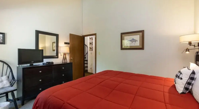 1196 Flying Dutchman 1 Bedroom Condo by RedAwning