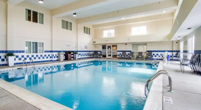 Кровать в общем номере Fairfield Inn & Suites by Marriott Nashville at Opryland