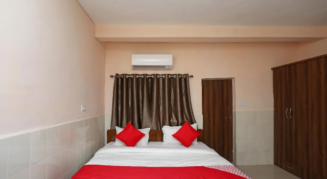 Hotel Royal Palm by OYO Rooms