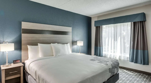 Двухместный номер Standard Days Inn & Suites by Wyndham Spokane