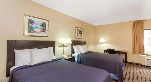 Четырёхместный номер Standard Quality Inn Fort Myers Cape Coral