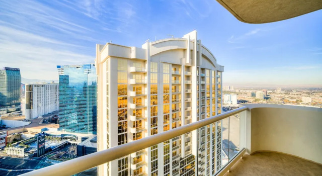 Люкс Jet Luxury Resorts @ The Signature Condo Hotel