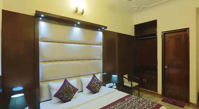 Hotel Star By Star Group- Near Delhi Airport, Забронировать Отель Отели Нью-Дели с парковкой, Парковка